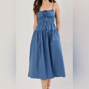 Sim & Sam

 Elegant sleeveless blue dress